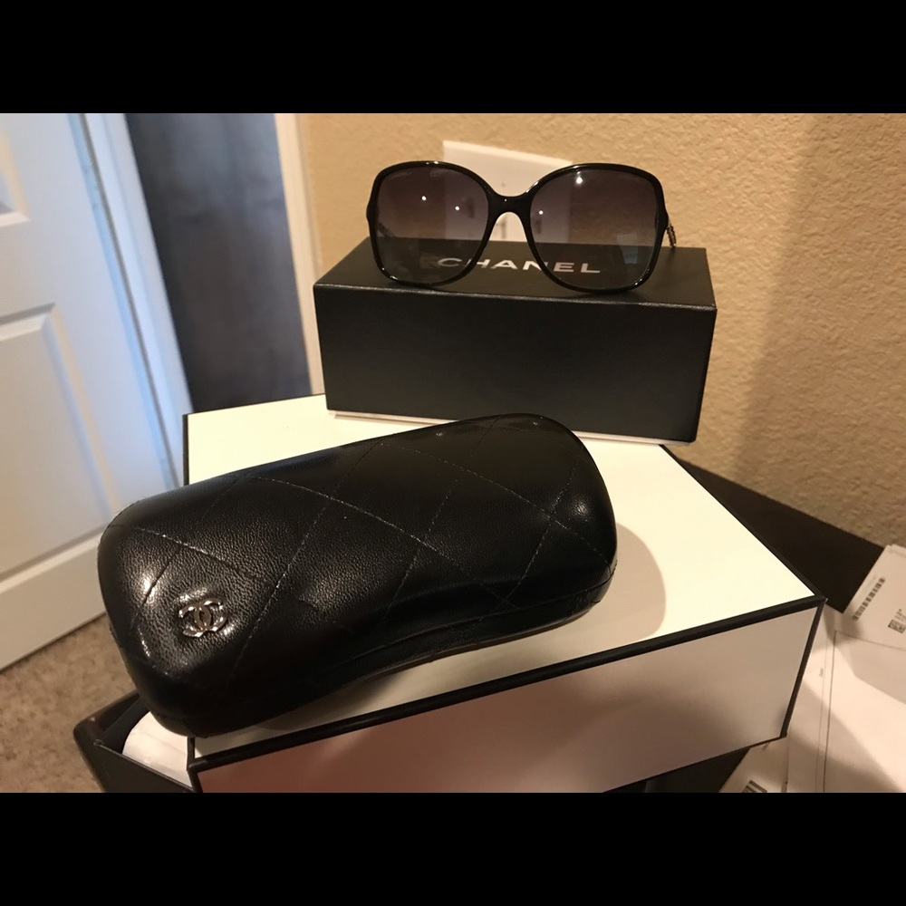 CHANEL square framed sunglasses